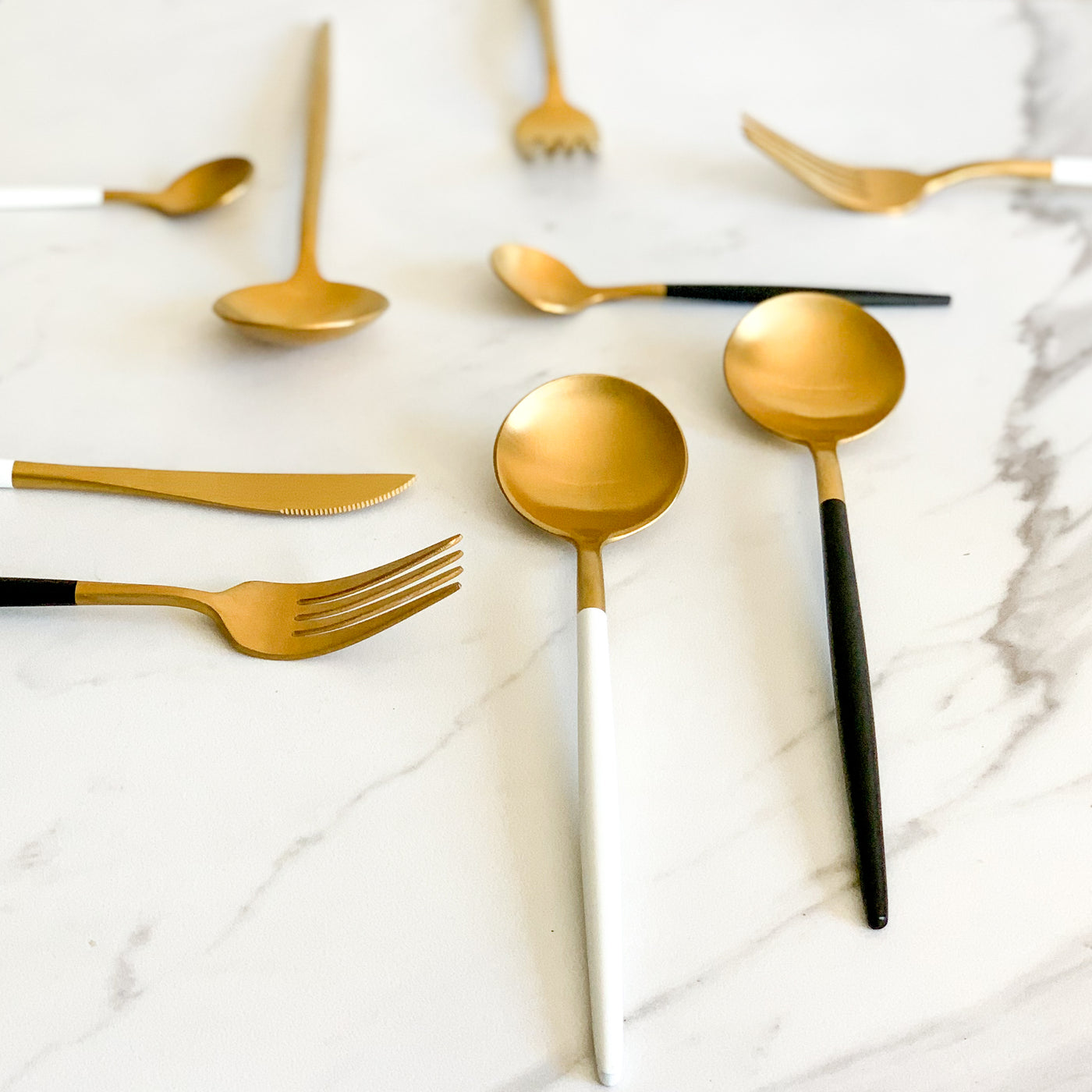 TUSK CUTLERY SET | WHITE AND GOLD | 16 PIECE